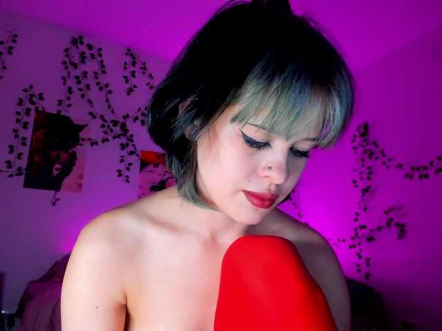 maddie-veil live cam on BongaCams