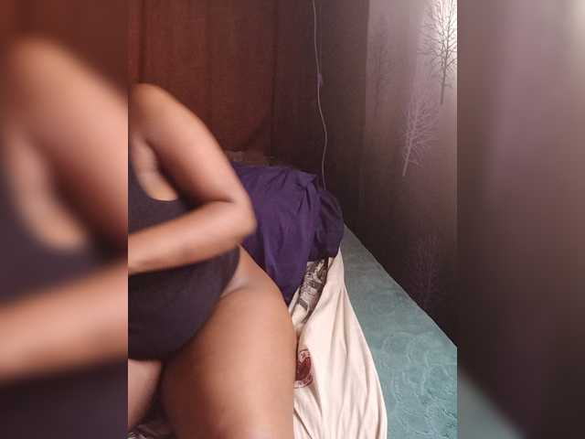 Curveythickqueen live cam on BongaCams