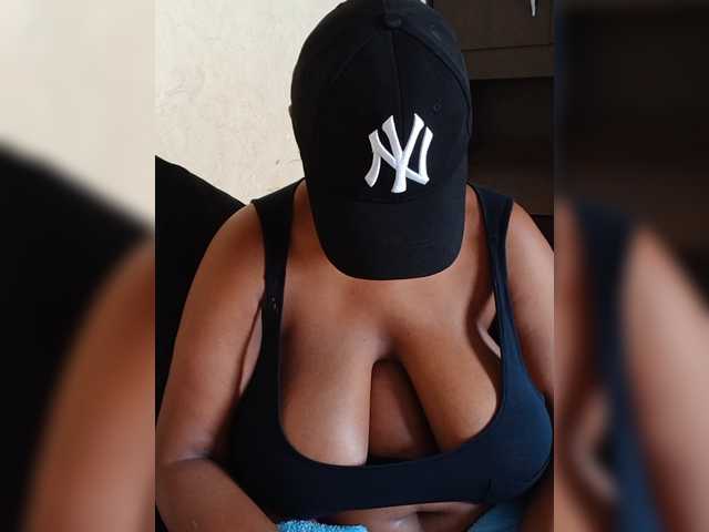 Curveythickqueen