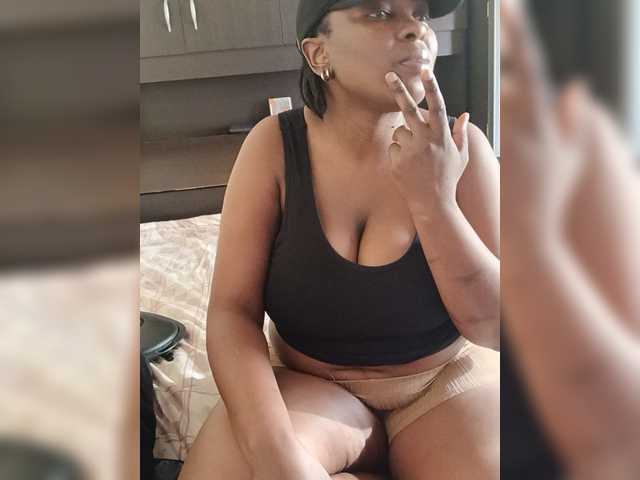 Curveythickqueen