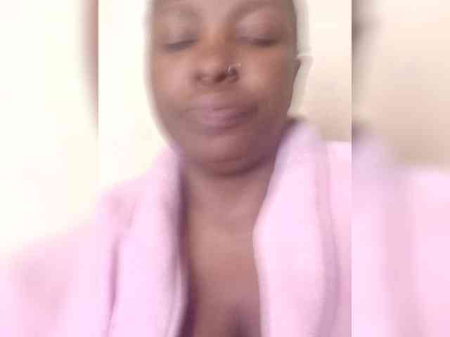 Curveythickqueen