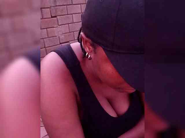 Curveythickqueen