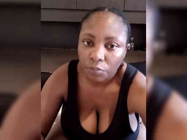 Curveythickqueen webcam