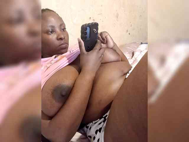 Curveythickqueen webcam