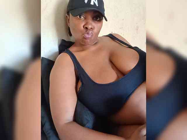 Curveythickqueen
