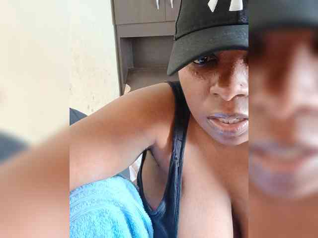 Curveythickqueen