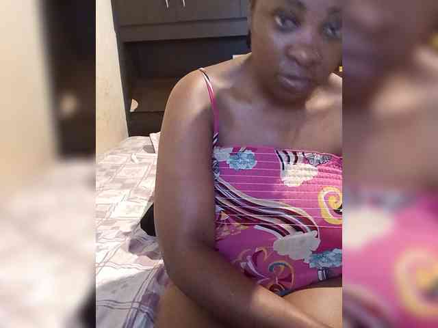 Curveythickqueen webcam