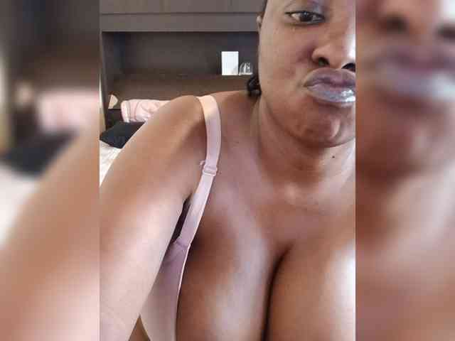 Curveythickqueen