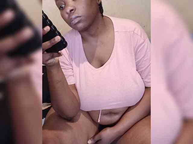 Curveythickqueen webcam