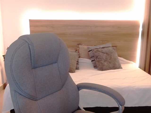 Zafiro-Hills live cam on BongaCams