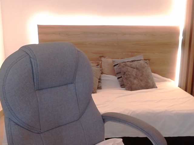 Zafiro-Hills live cam on BongaCams
