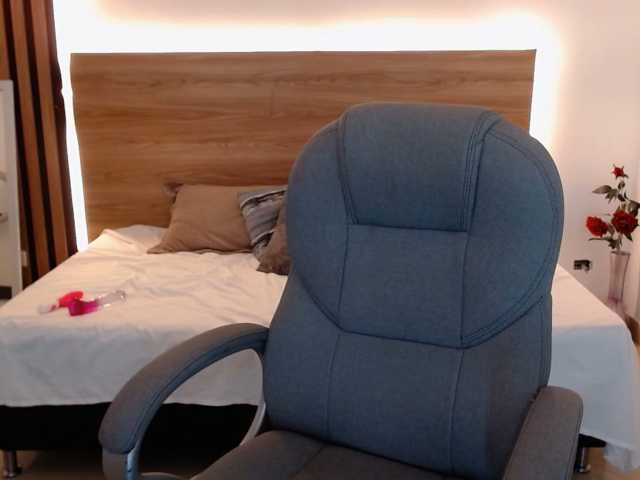 Zafiro-Hills live cam on BongaCams