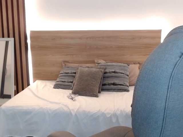 Zafiro-Hills live cam on BongaCams