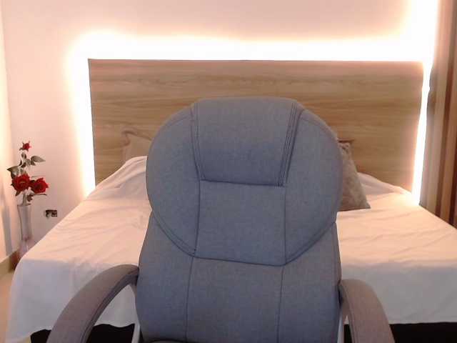 Zafiro-Hills live cam on BongaCams