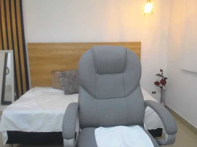 Zafiro-Hills live cam on BongaCams