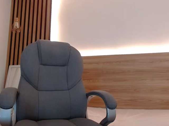 Zafiro-Hills live cam on BongaCams