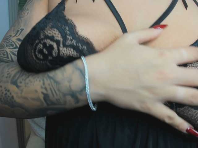 le modèle zooeyboobies est en webcam porno dans un show sur le site bongacams, il possède les tags suivants: White/Caucasian,Brunette,Shaved