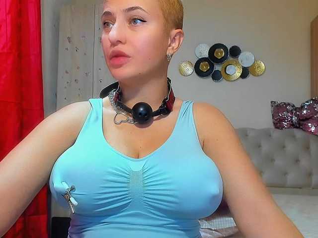 MomHornyy live cam preview