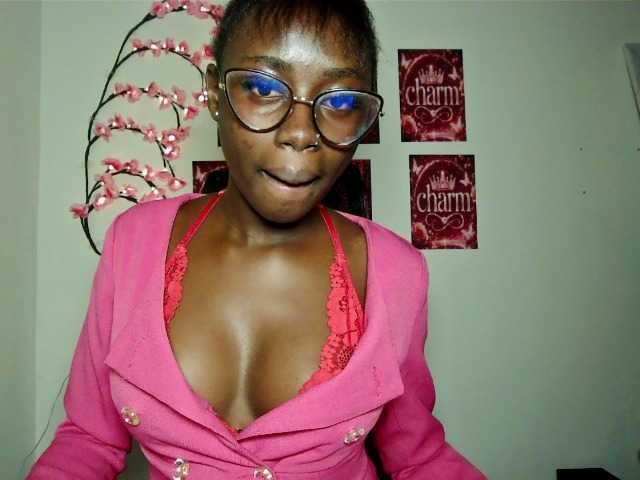 Petitecharmm live cam on BongaCams