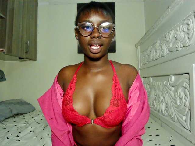 Petitecharmm live cam on BongaCams