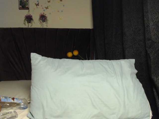 Curvyzaraa live cam on BongaCams