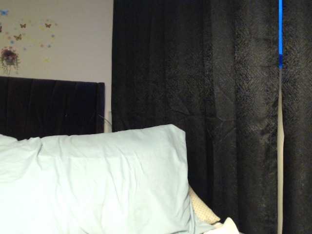 Curvyzaraa live cam on BongaCams