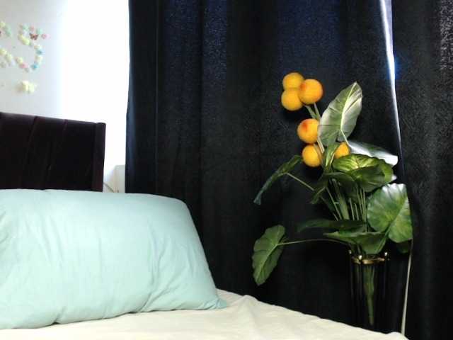 Curvyzaraa live cam on BongaCams