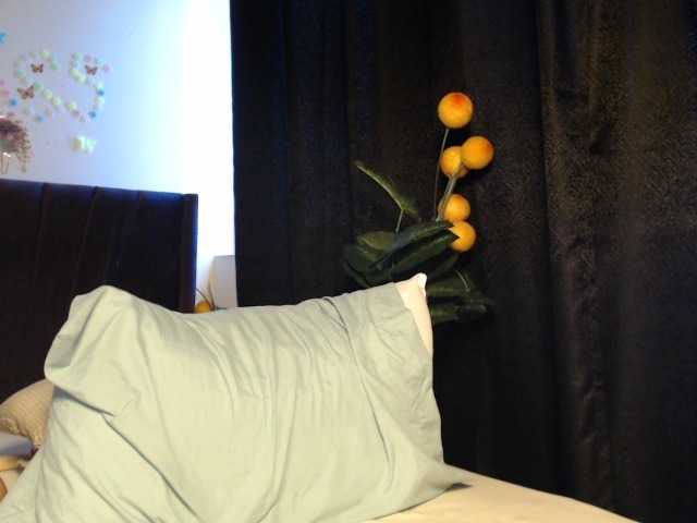 Curvyzaraa live cam on BongaCams