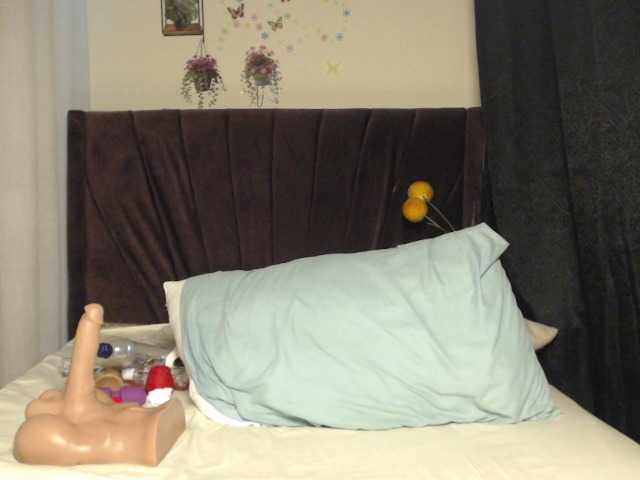 Curvyzaraa live cam on BongaCams