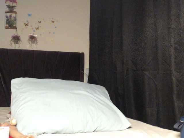 Curvyzaraa live cam on BongaCams