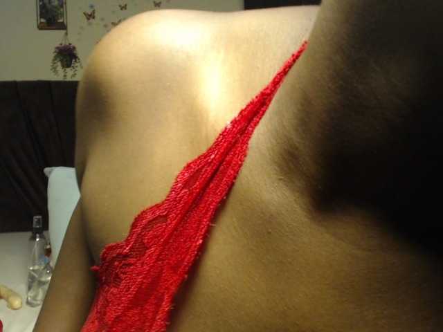 Curvyzaraa live cam on BongaCams