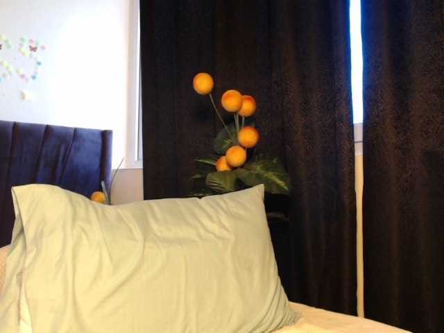 Curvyzaraa live cam on BongaCams