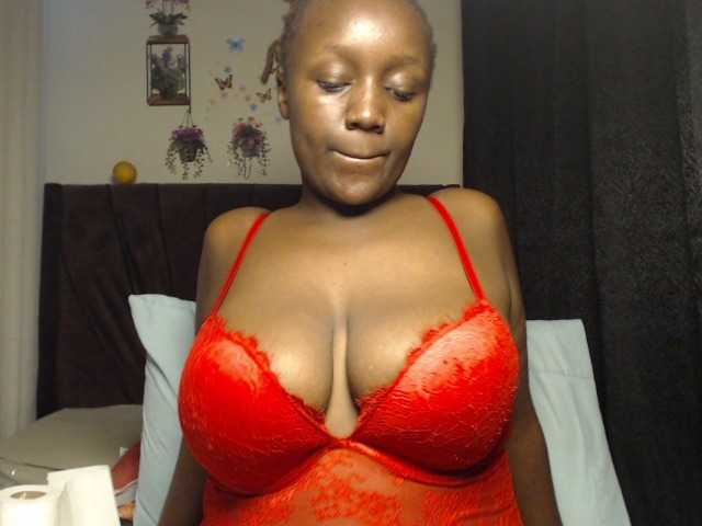 Curvyzaraa live cam on BongaCams