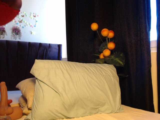 Curvyzaraa live cam on BongaCams