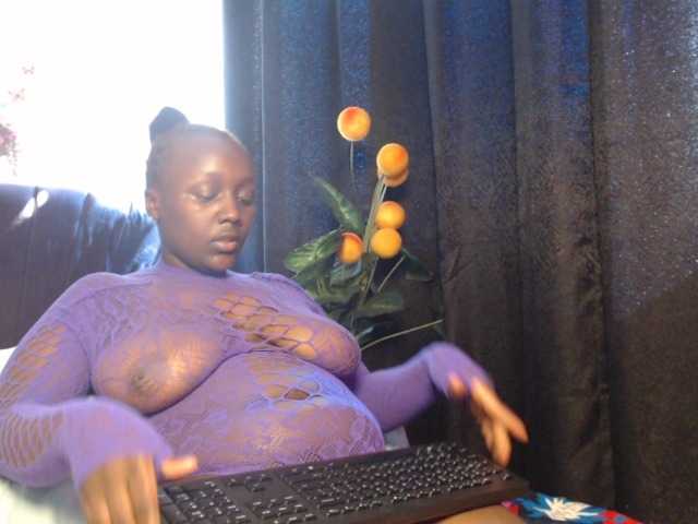 Curvyzaraa