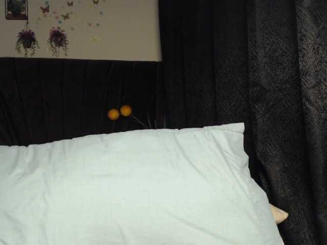 Curvyzaraa live cam on BongaCams