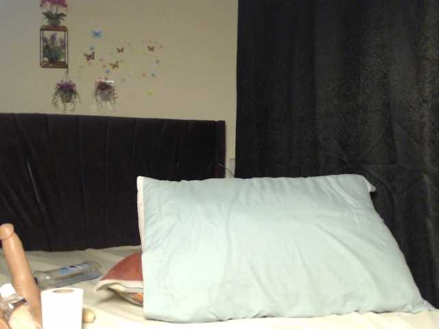 Curvyzaraa live cam on BongaCams