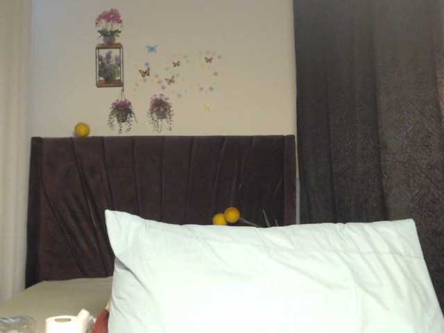 Curvyzaraa live cam on BongaCams