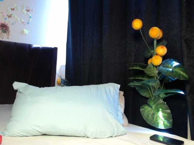 Curvyzaraa live cam on BongaCams