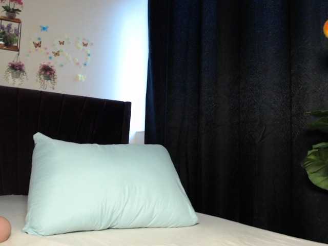 Curvyzaraa live cam on BongaCams