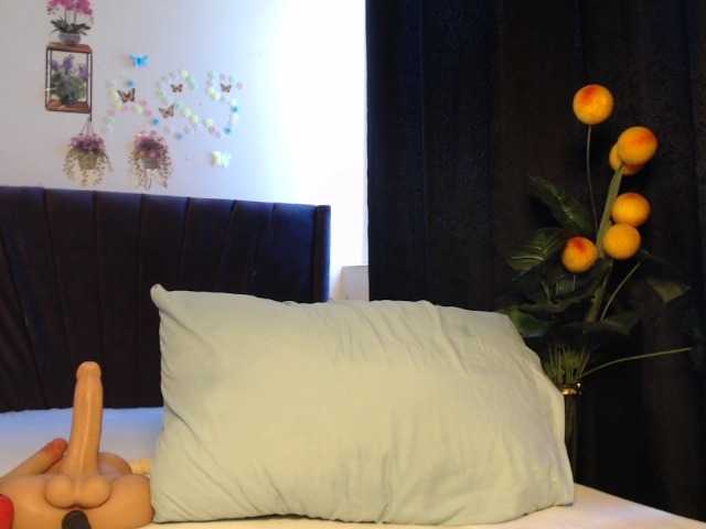 Curvyzaraa live cam on BongaCams