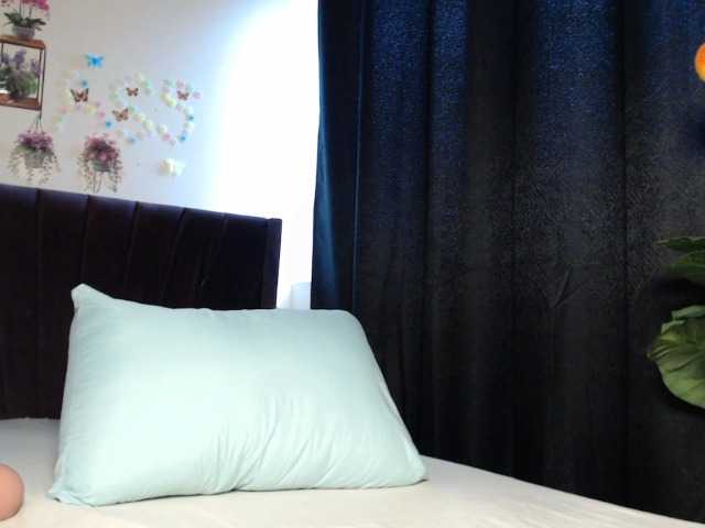 Curvyzaraa live cam on BongaCams