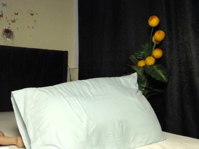 Curvyzaraa live cam on BongaCams