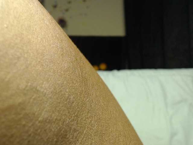 Curvyzaraa live cam on BongaCams