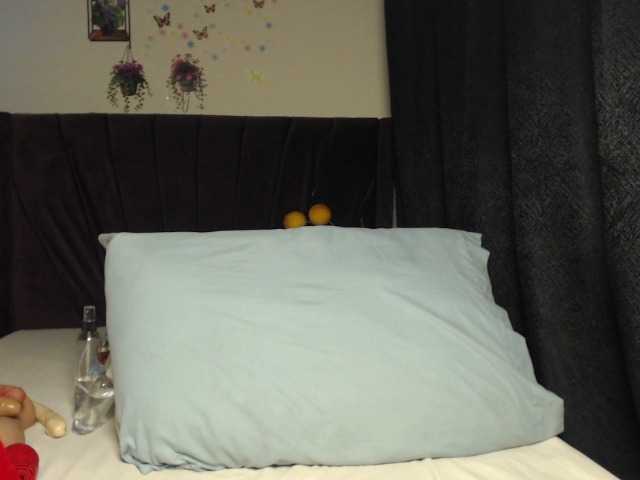 Curvyzaraa live cam on BongaCams