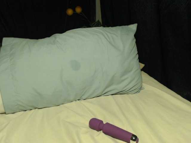 Curvyzaraa live cam on BongaCams