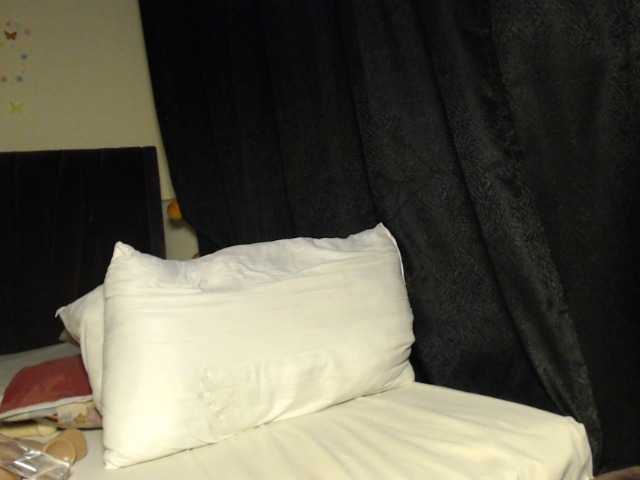 Curvyzaraa live cam on BongaCams
