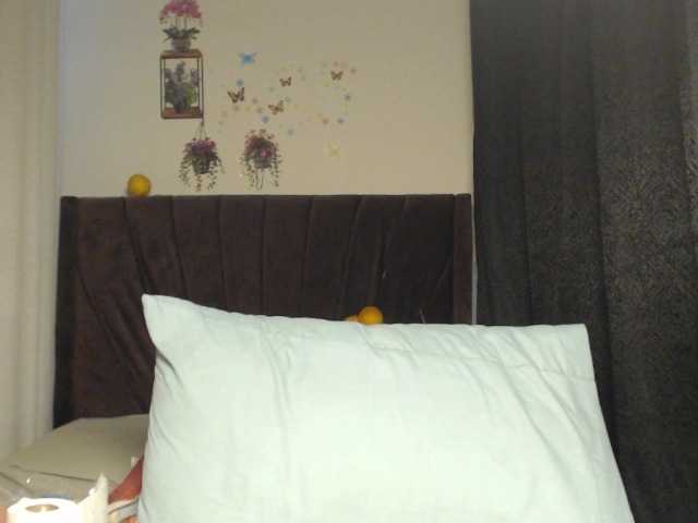 Curvyzaraa live cam on BongaCams