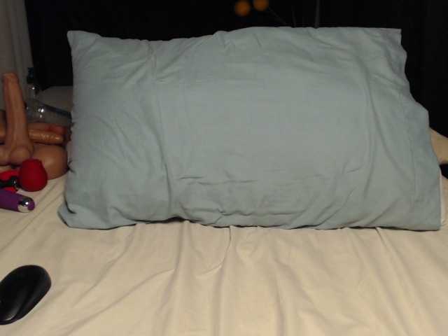 Curvyzaraa live cam on BongaCams