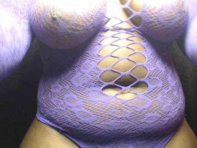 Curvyzaraa live cam on BongaCams